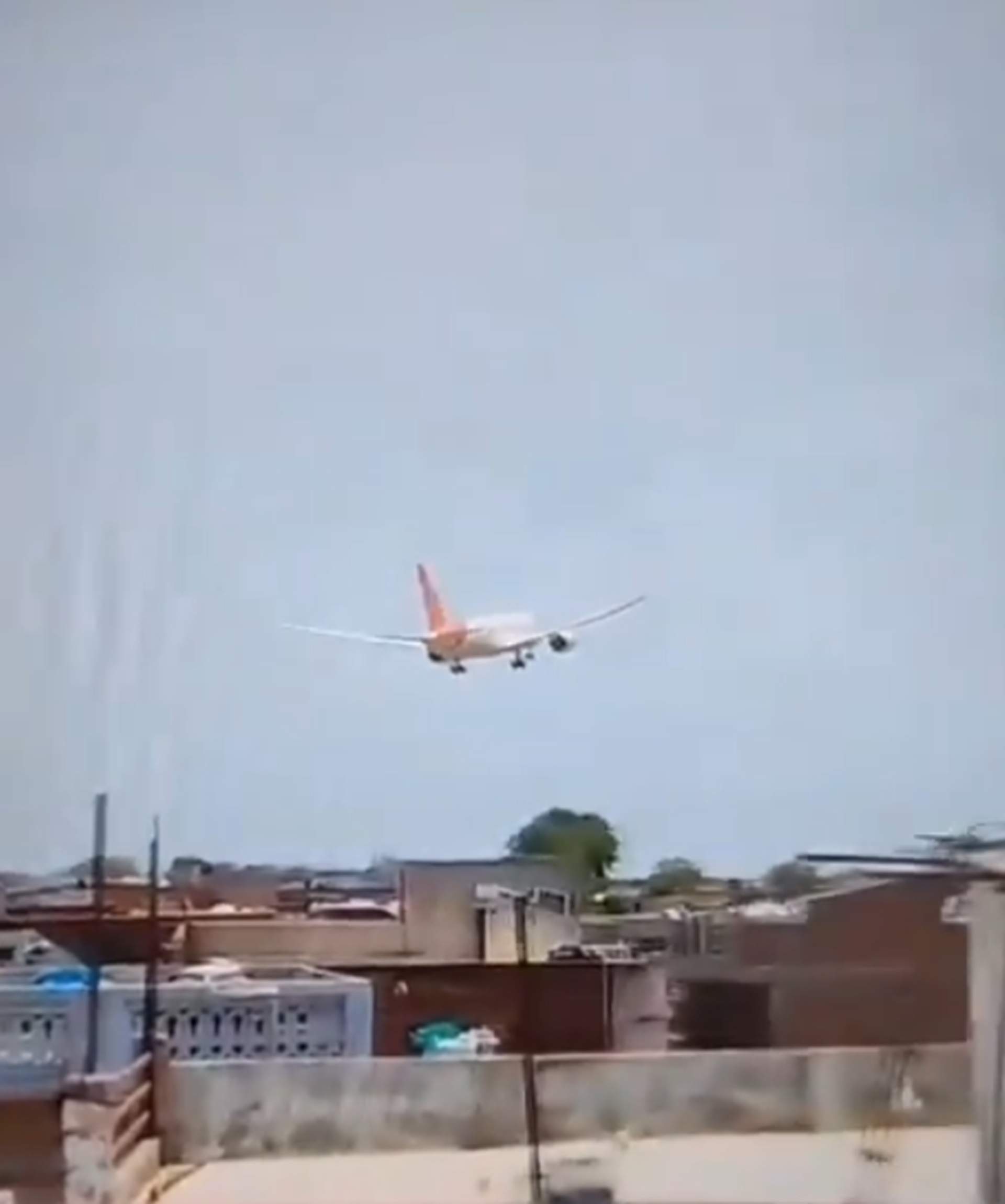 Un avión con 242 pasajeros con destino Londres se estrella en la India
