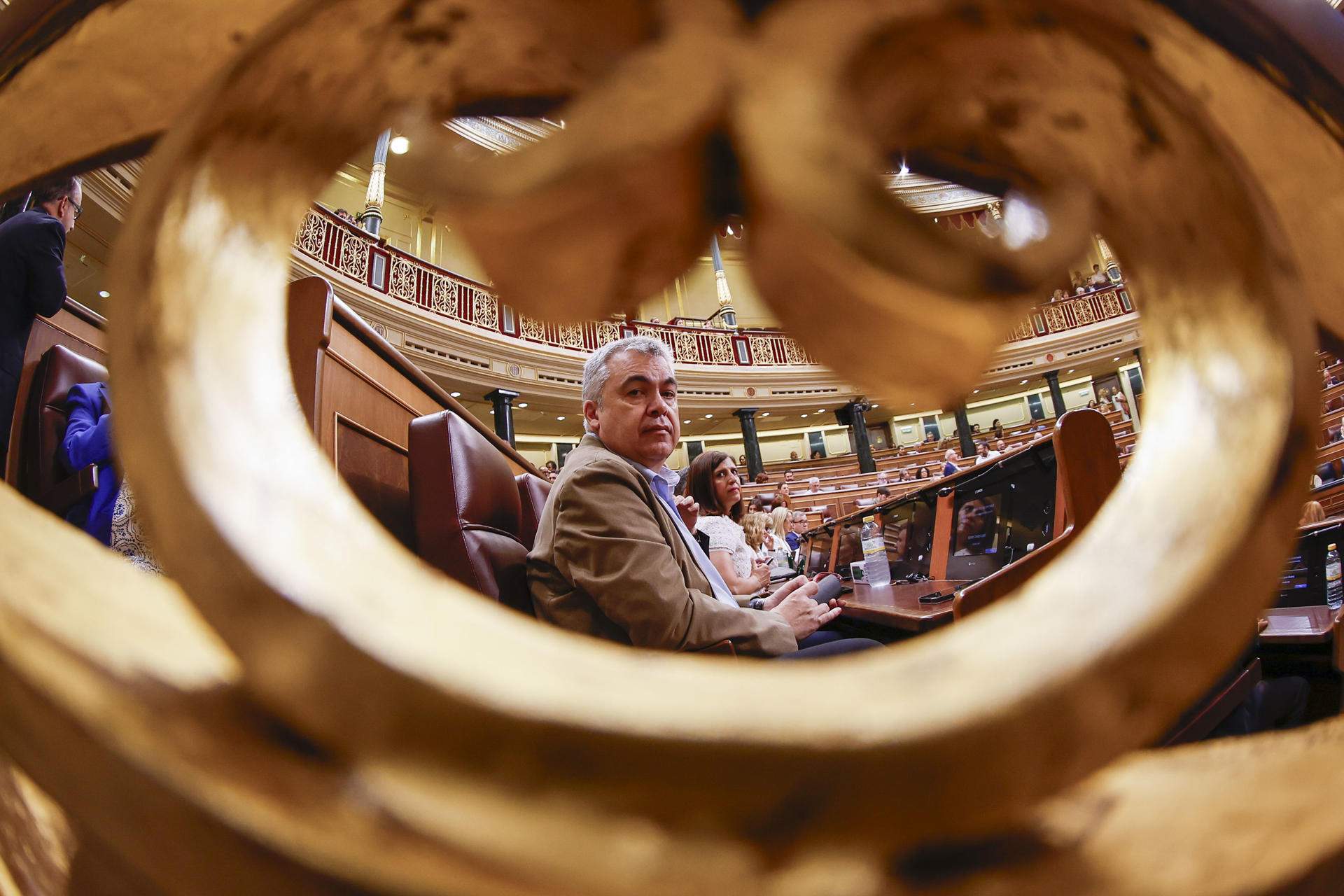 Santos Cerdán dimiteix de tots els càrrecs al PSOE i deixa l’acta de diputat
