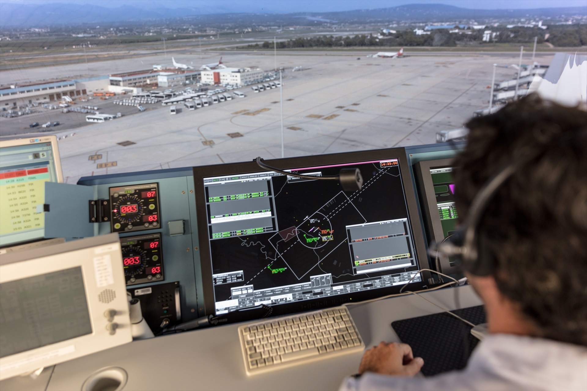 España mantiene el control aéreo en el Sáhara: sin radar y por teléfono con el centro marroquí de Agadir