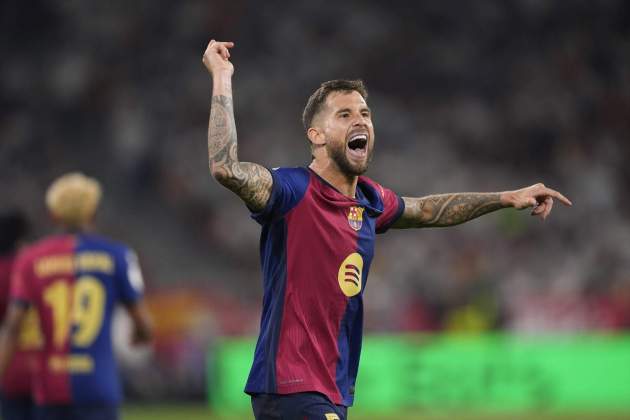 EuropaPress 6679557 inigo martinez of fc barcelona celebrates goal scored by jules kounde