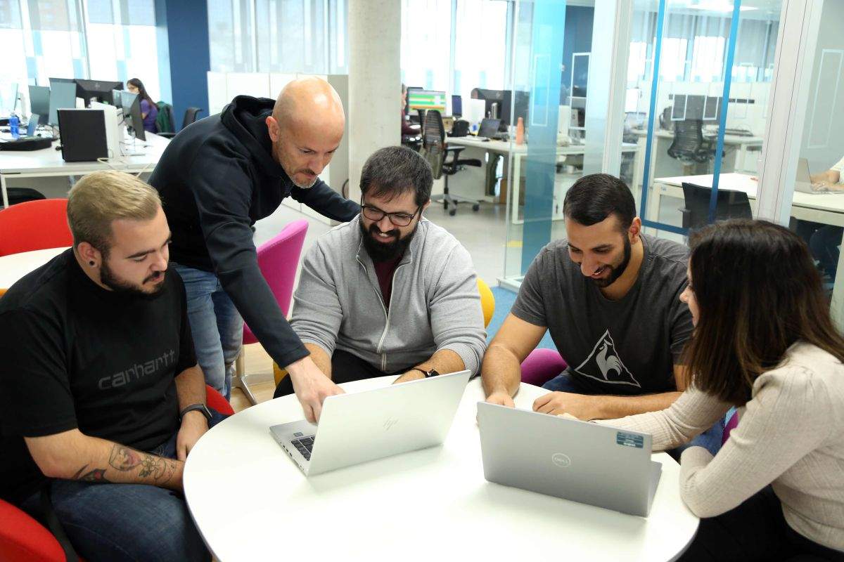Indra Group busca actualment més de 2.400 professionals tecnològics a tot Espanya