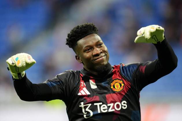 Onana escalfant en un partit amb el Manchester United / Foto: Europa Press Onana escalfant en un partit amb el Manchester United / Foto: Europa Press