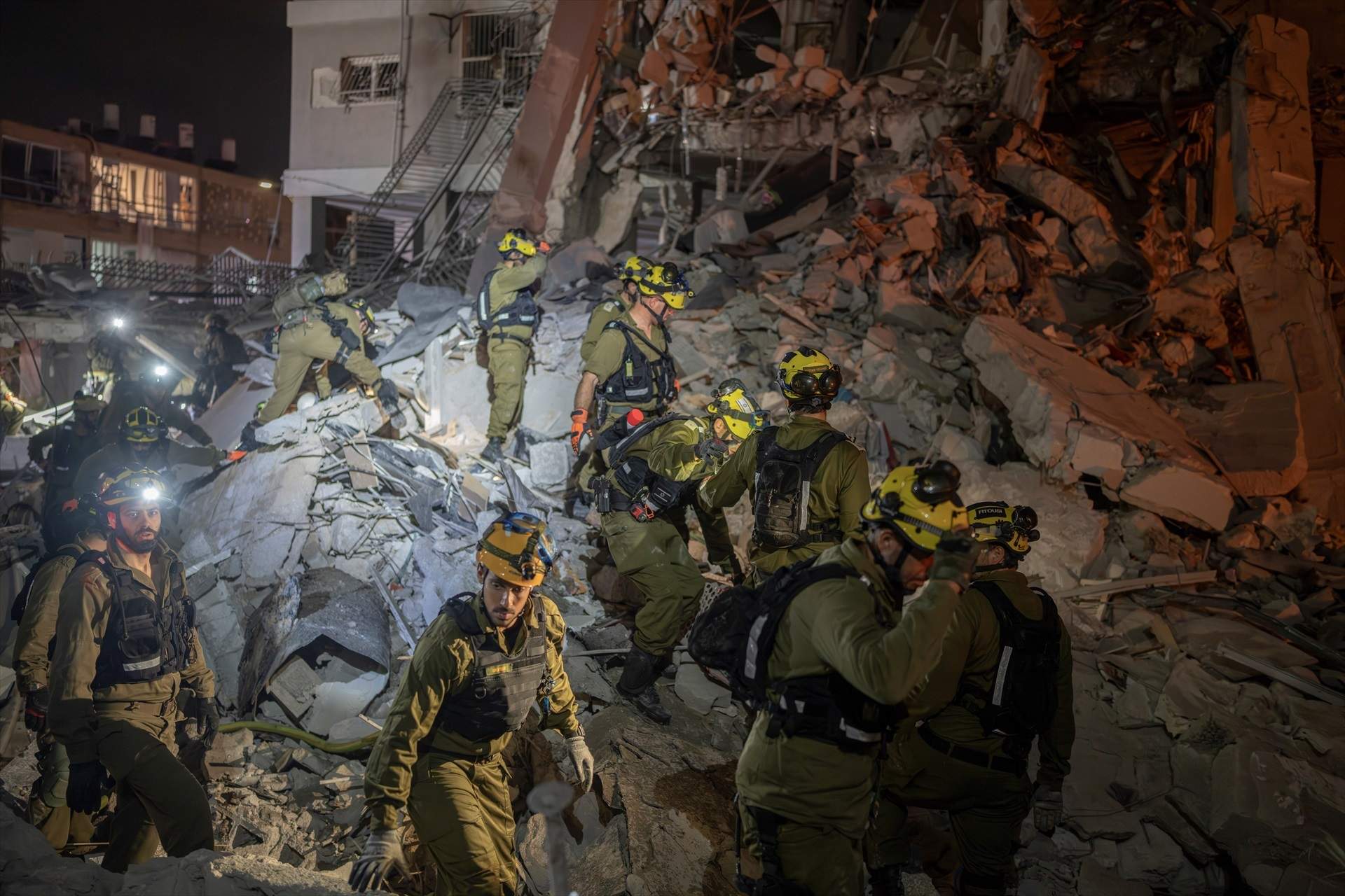 L'Iran respon a Israel amb l'atac més letal fins al moment i deixa una desena de morts
