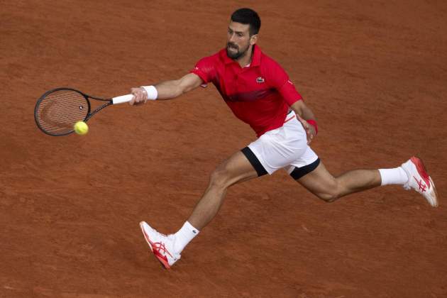 Djokovic disputando un punto a Roland Garros / Foto: Europa Press Djokovic disputando un punto a Roland Garros / Foto: Europa Press
