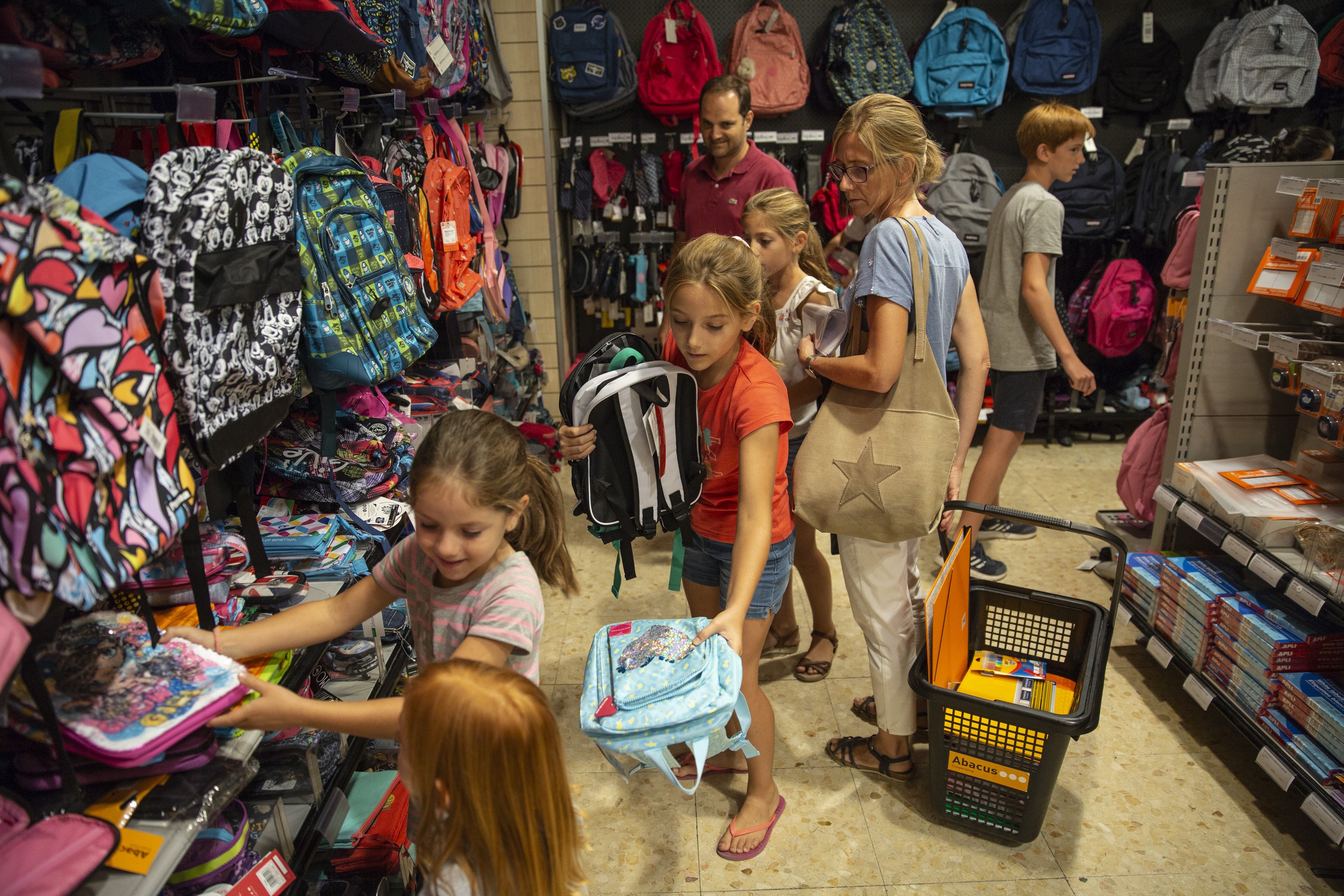 Obra Social La Caixa dará material escolar a 10.447 niños catalanes vulnerables