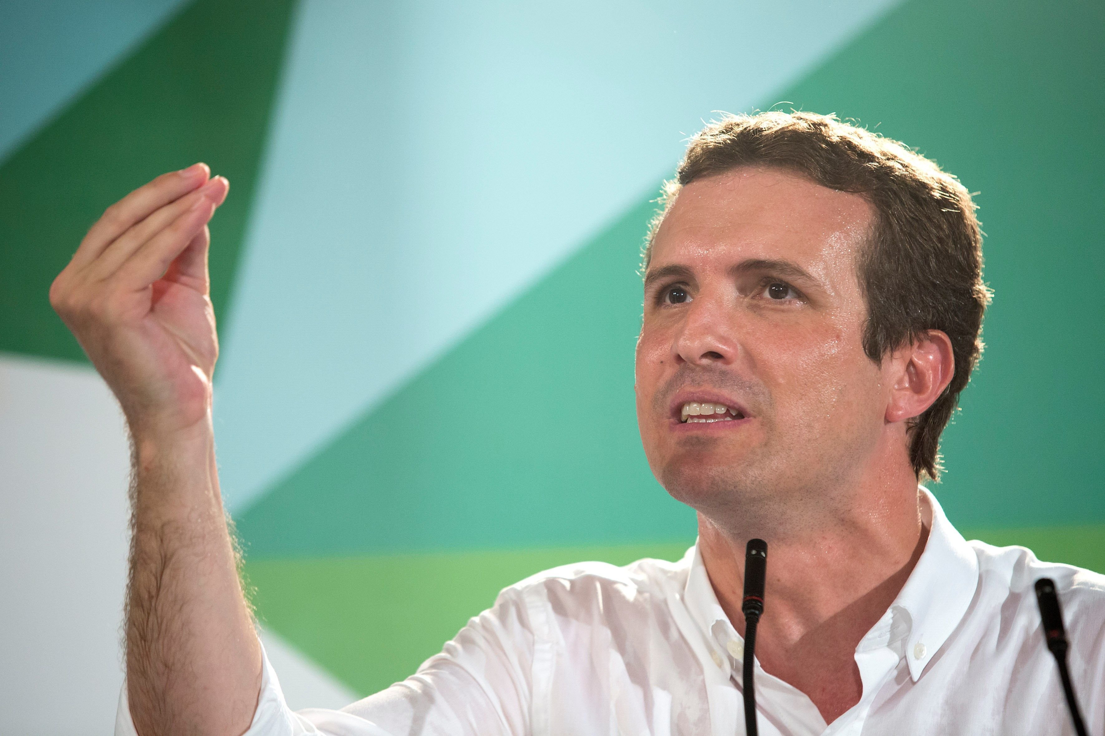 Casado proposa il·legalitzar els llaços grocs als carrers