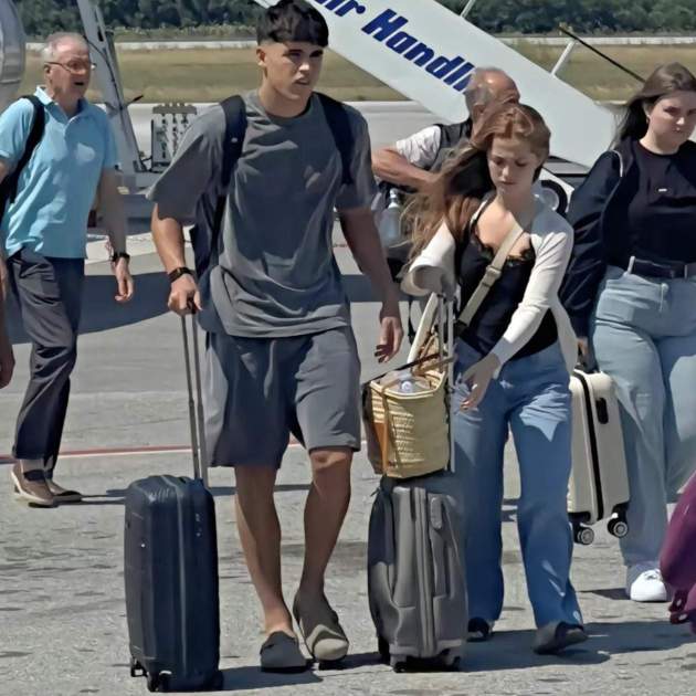 Pau Cubarsí i la seva nòvia a l'aeroport, xarxes socials