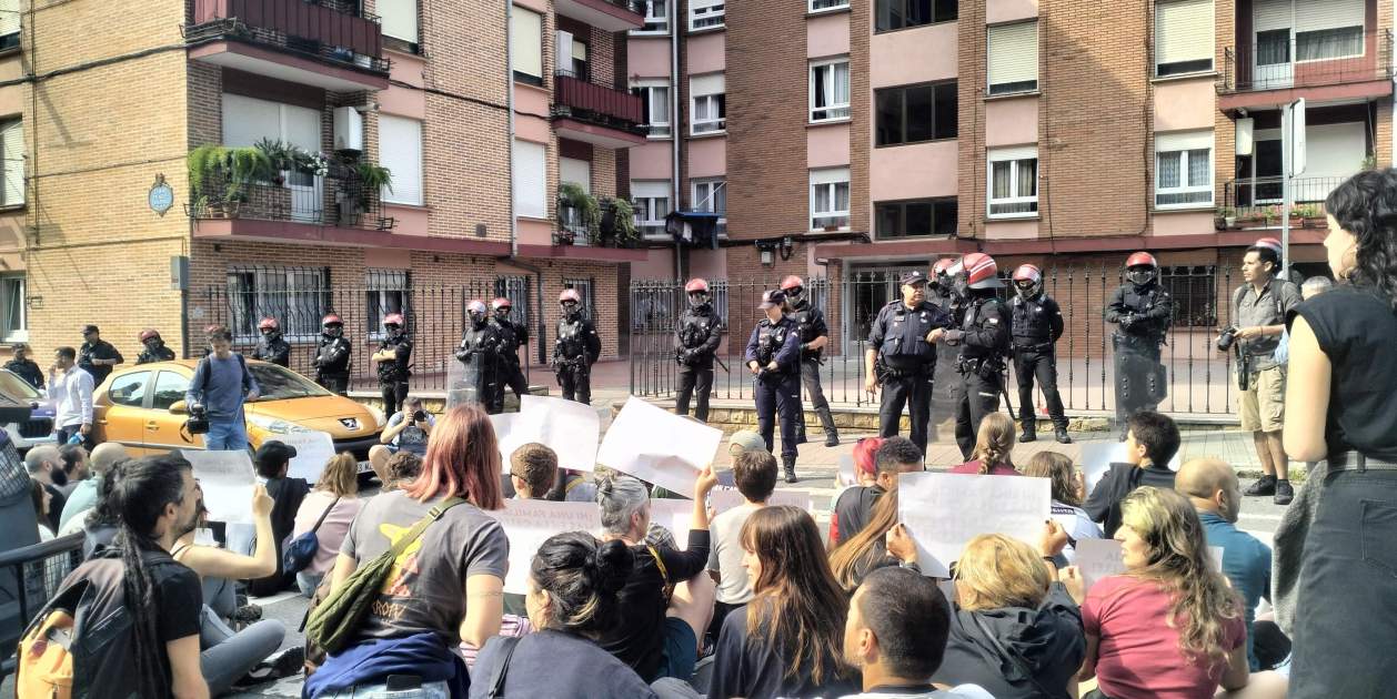 Persones protesten per un desnonament. EP Persones protesten per un desnonament. EP
