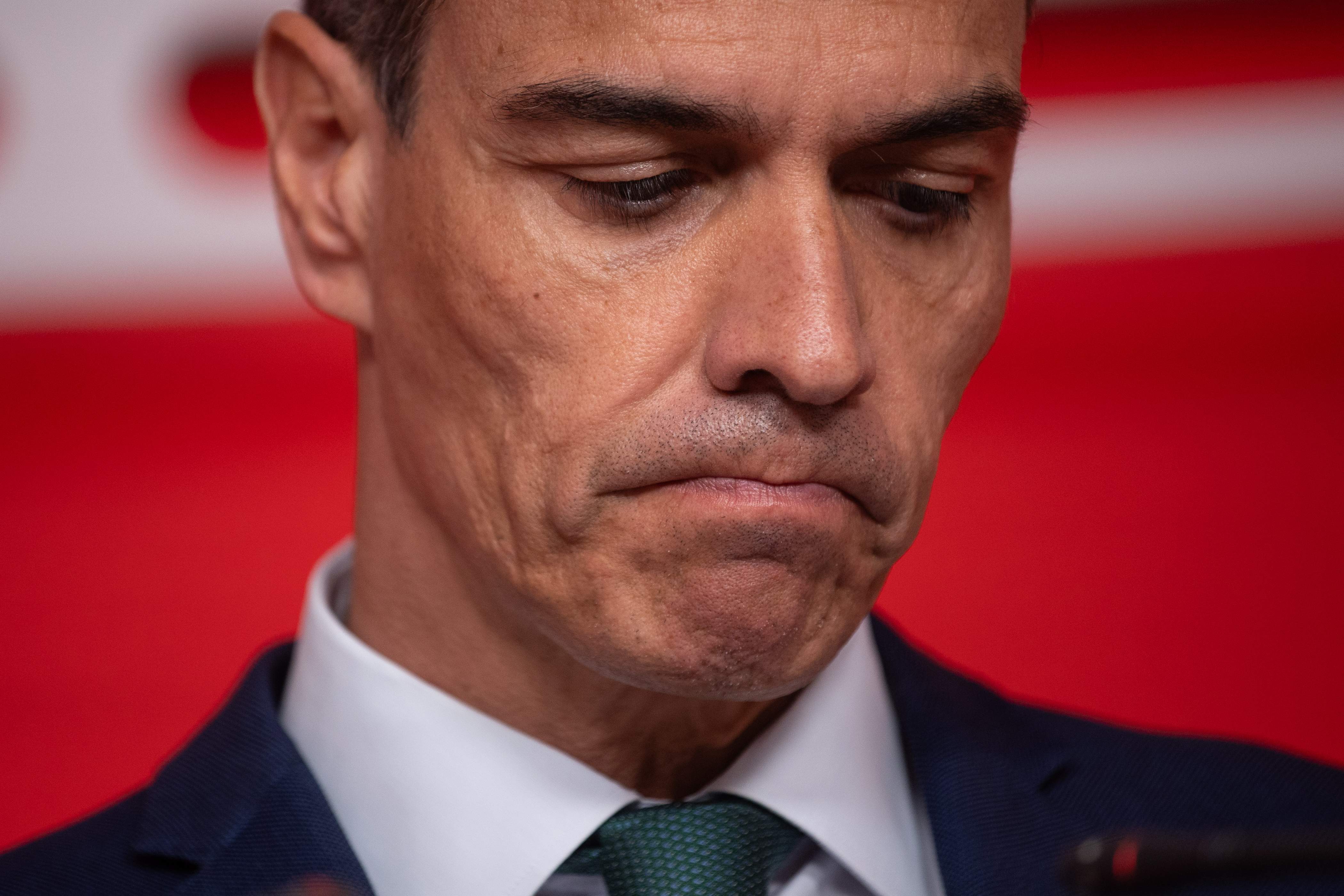 Sánchez se enroca ante el caso Cerdán y reta a los "delincuentes" del PP a censurarlo