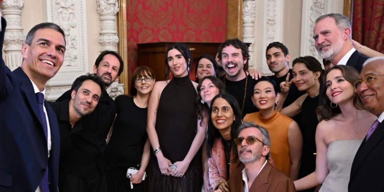 Felip i Pedro Sánchez amb Judeline, Mar Manrique, Marilia Monzón... Twitter, X Felip i Pedro Sánchez amb Judeline, Mar Manrique, Marilia Monzón... Twitter, X