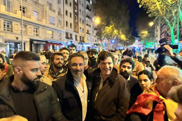 Tucker Carlson amb Santiago Abascal a Ferraz - 13.11.2023 / Foto: X - Tucker Carslon Tucker Carlson amb Santiago Abascal a Ferraz - 13.11.2023 / Foto: X - Tucker Carslon