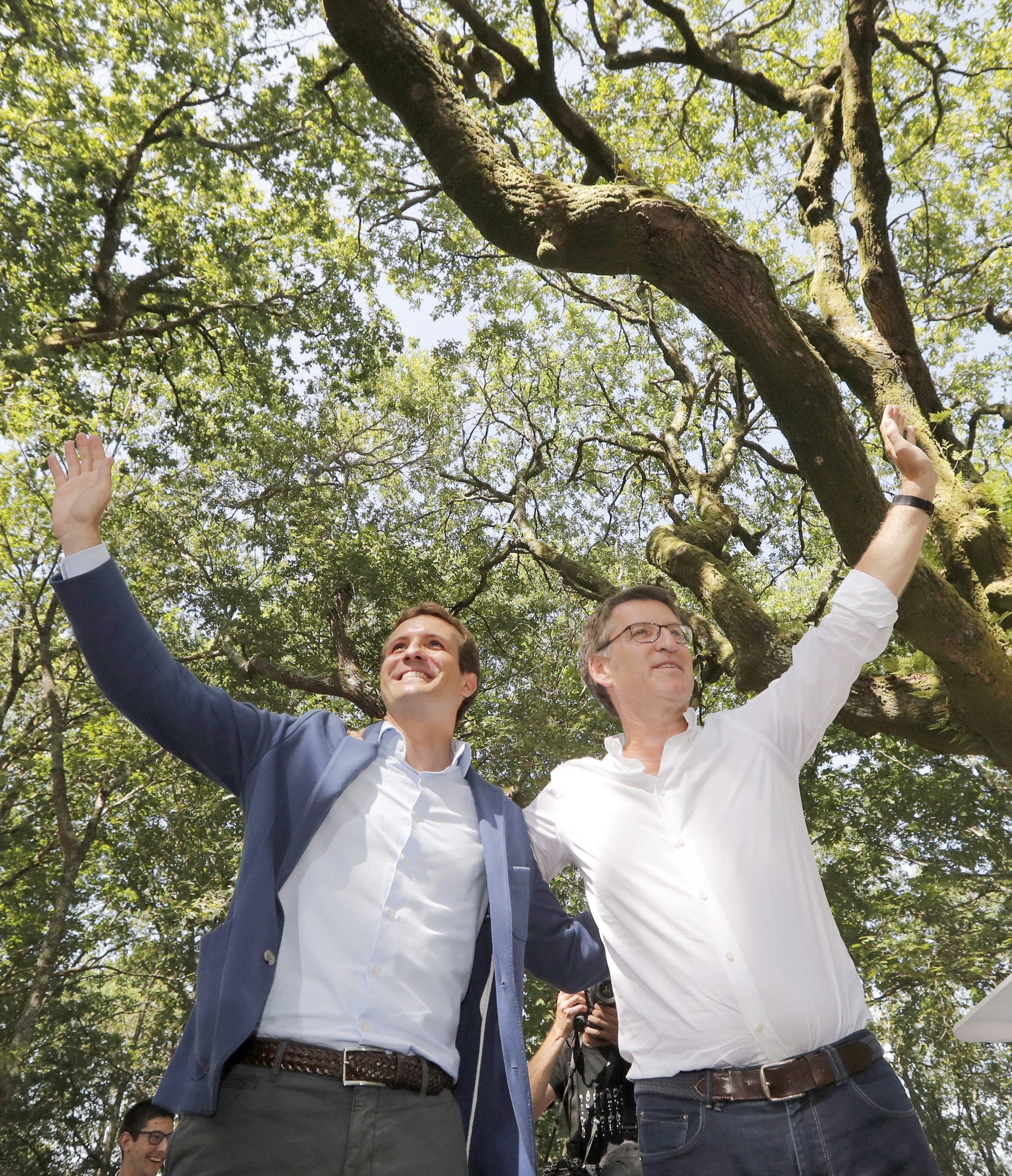 Casado tensa la cuerda: "No se puede pasar de los lazos amarillos a los negros"