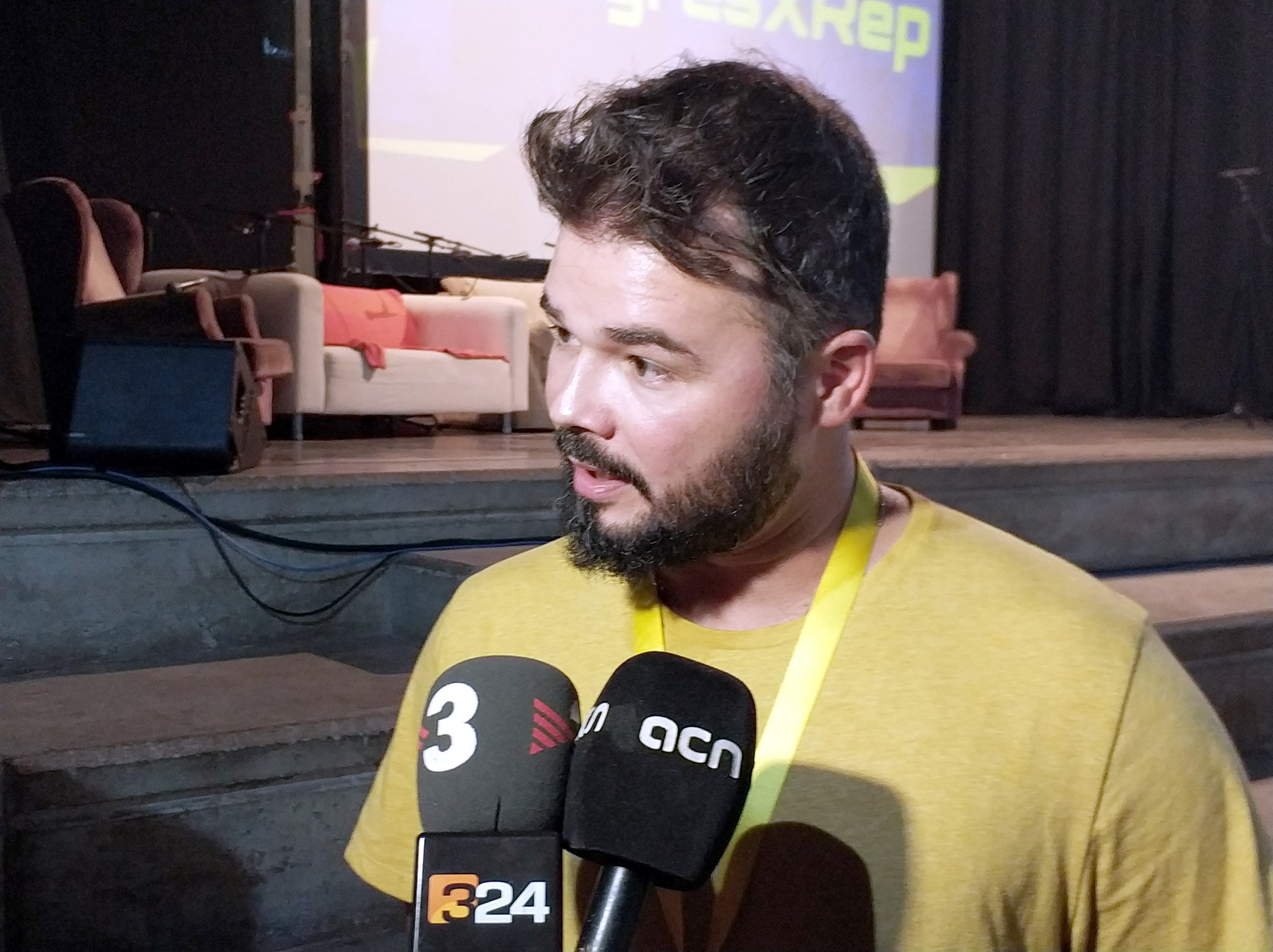 Rufián: una llista unitària "regalaria" la victòria a Colau