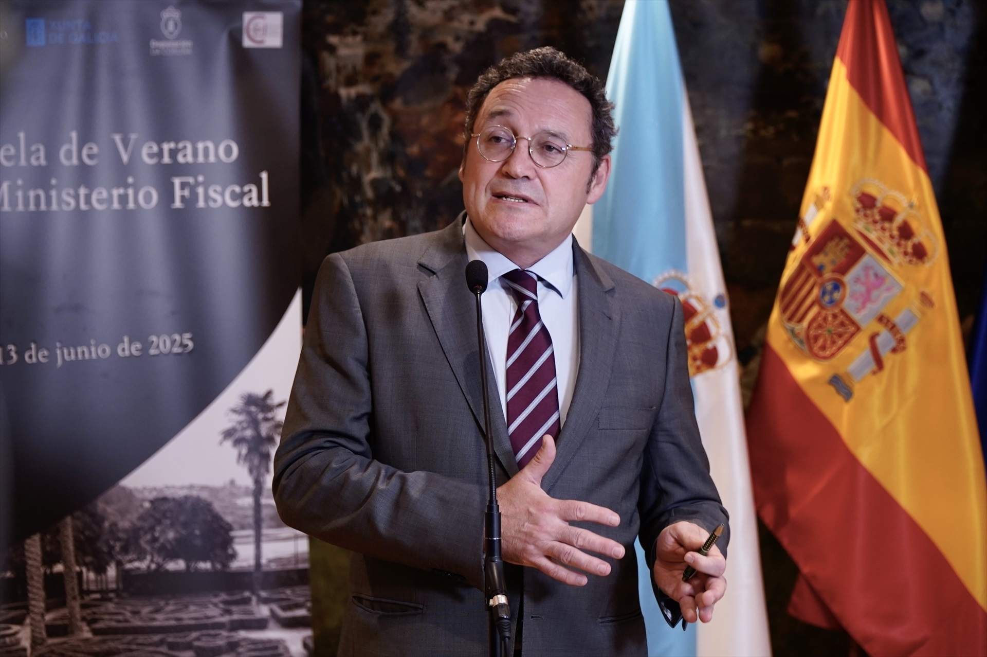 El fiscal general acusa al juez de llegar a conclusiones "ilógicas" y procesarlo sin pruebas