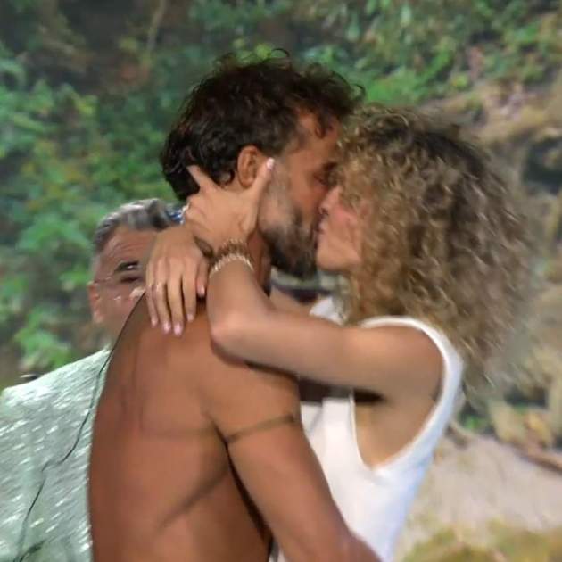 Alvaro Muñoz Escassi i Sheila Casas petó SV Final Telecinco Alvaro Muñoz Escassi i Sheila Casas petó SV Final Telecinco