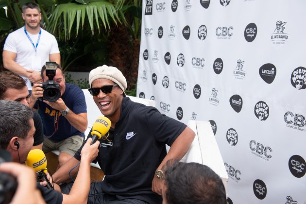 Ronaldinho Mònica Pérez