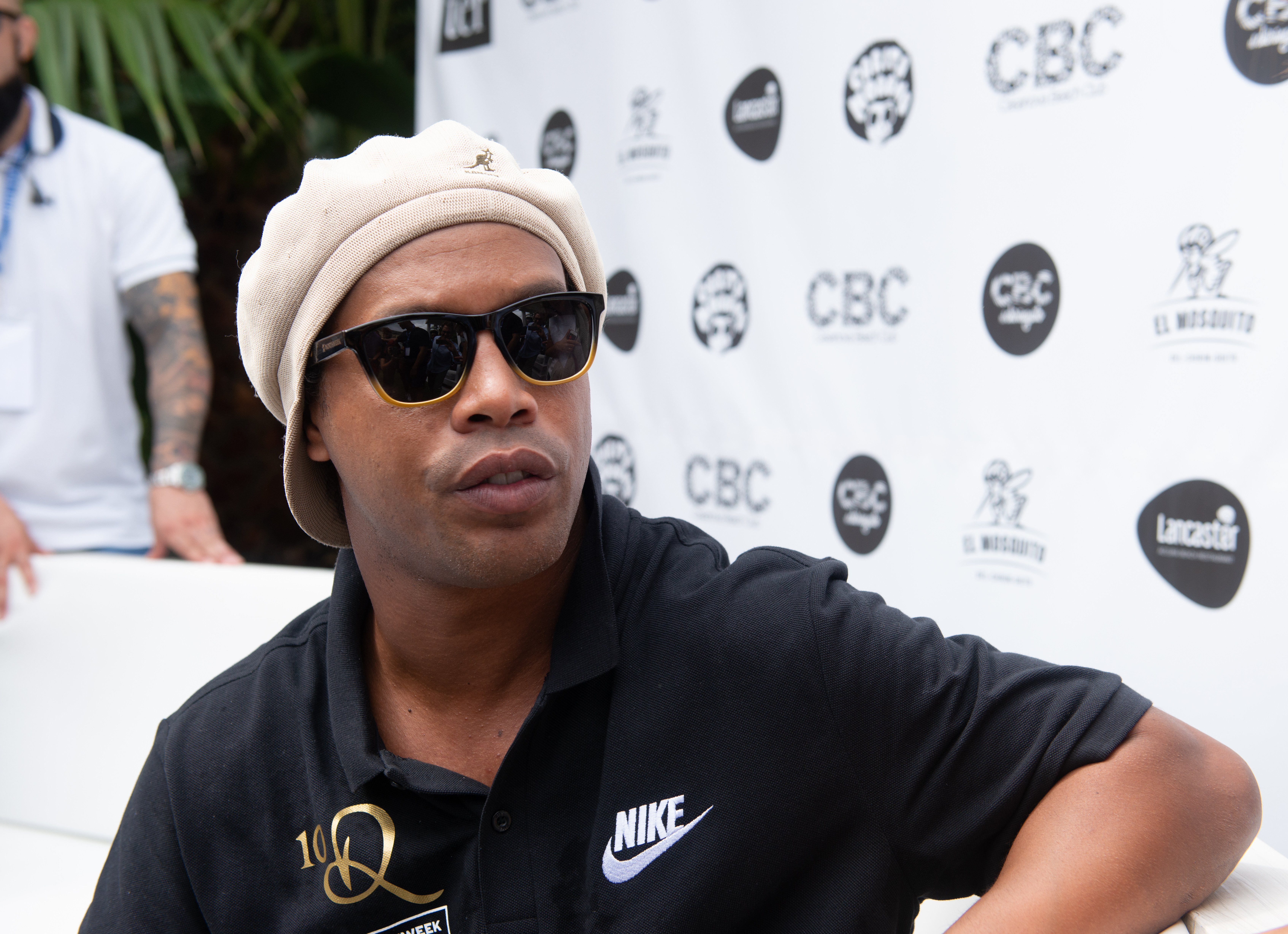 Ronaldinho pren partit a les municipals demanant el vot a Castelldefels