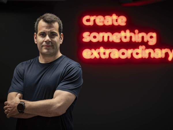 Marc Morillas dirigeix un equip de més de 70 creatius, de 12 nacionalitats, des de Barcelona. Carlos Baglietto Marc Morillas dirigeix un equip de més de 70 creatius, de 12 nacionalitats, des de Barcelona. Carlos Baglietto