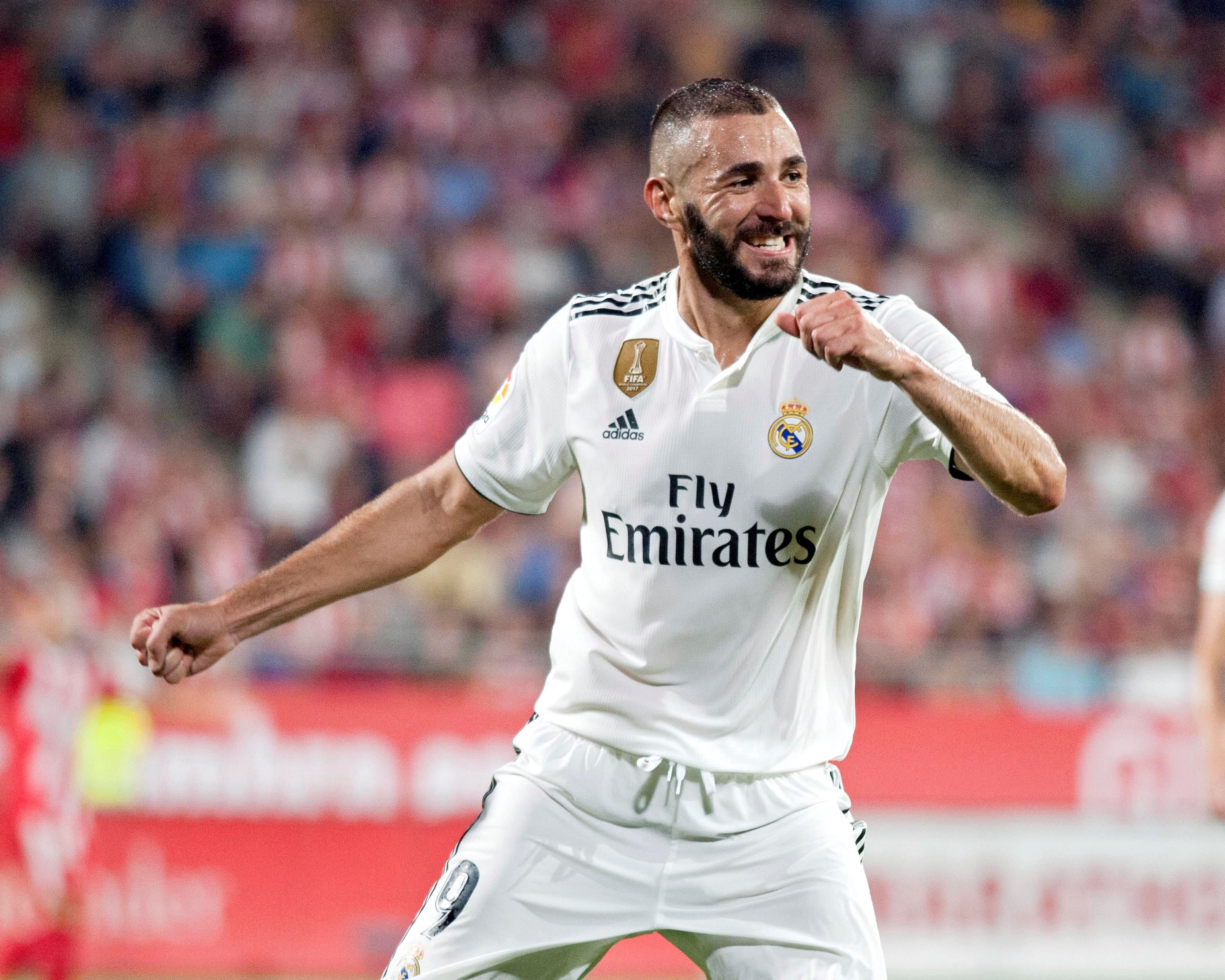 Benzema la vuelve a liar al volante de su coche