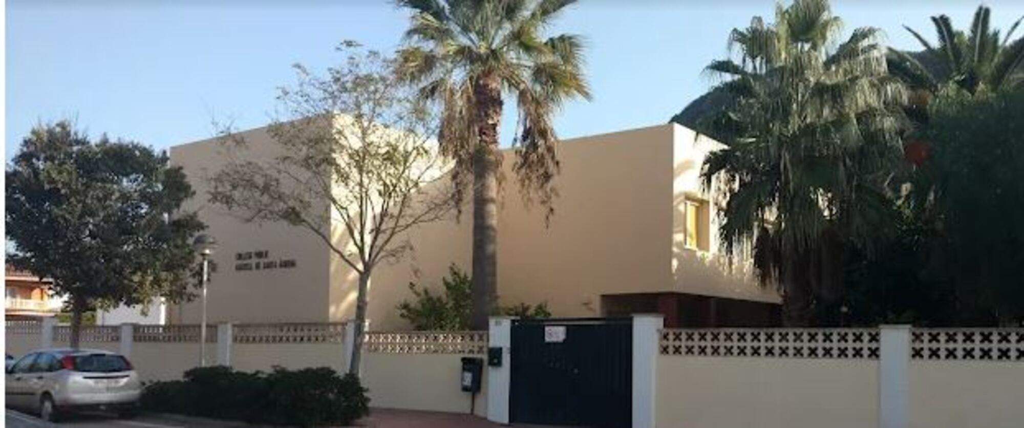 Onze famílies de Ferreries (Menorca) lluiten pel seu dret a escolaritzar els fills a l'escola pública