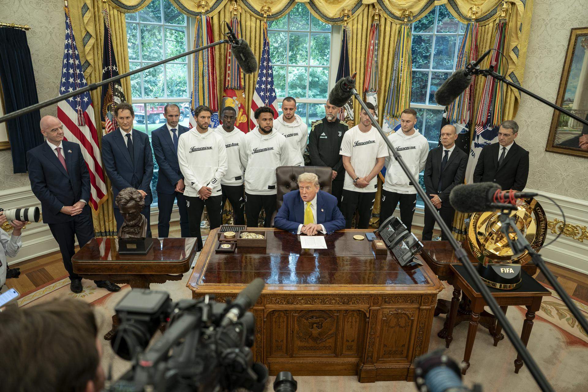 La surrealista encerrona de Donald Trump a la Juventus: discurso tránsfobo y amenazas a Irán