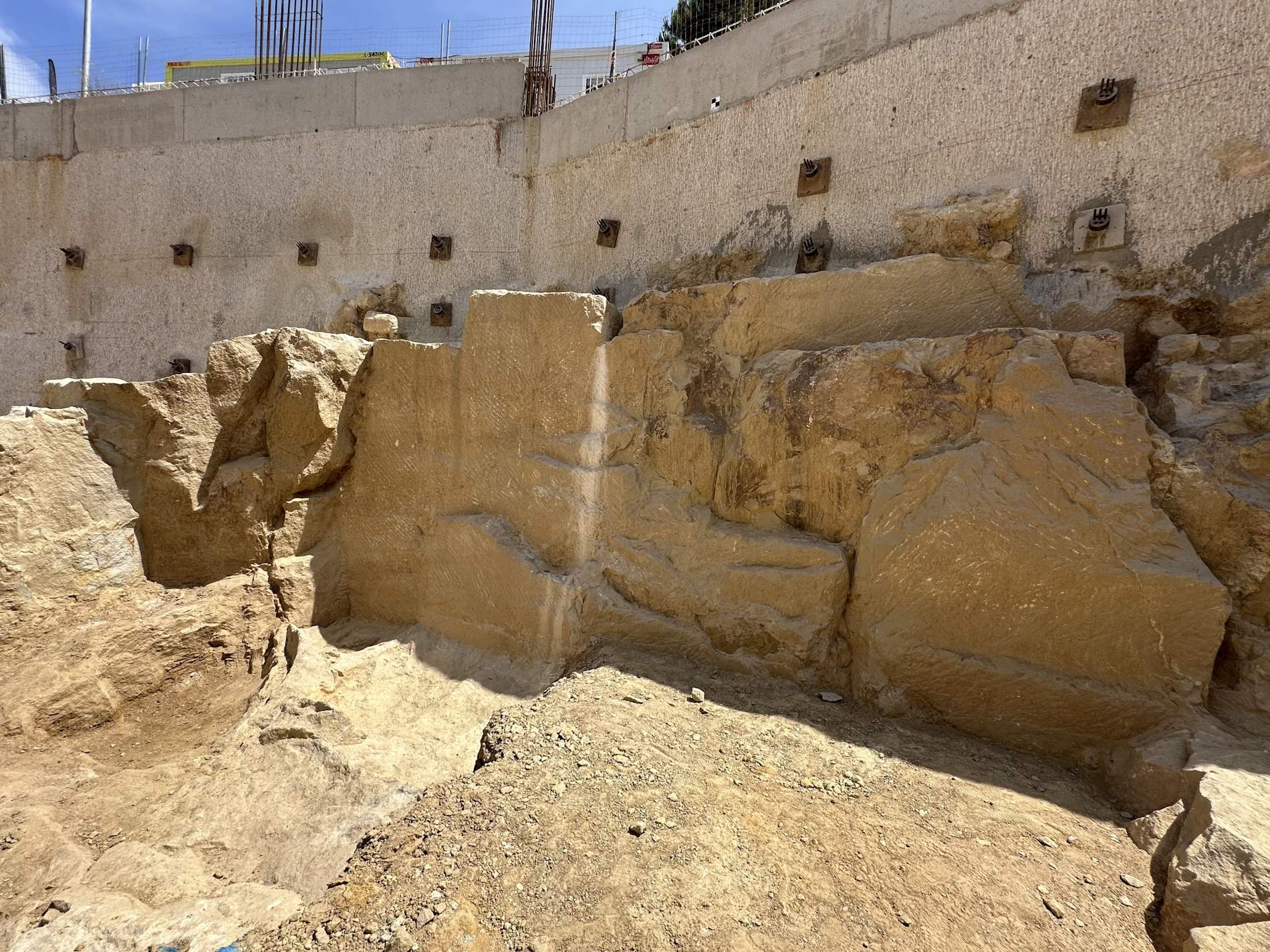 Descubren una de las canteras romanas más antiguas de Europa durante las obras de un edificio en Montjuïc