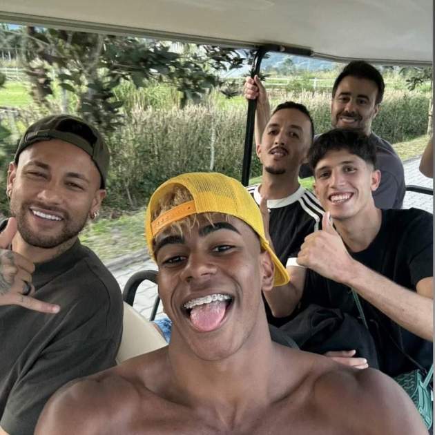 Neymar con Lamine y sus amigos en el Brasil / Foto: Instagram Neymar con Lamine y sus amigos en el Brasil / Foto: Instagram