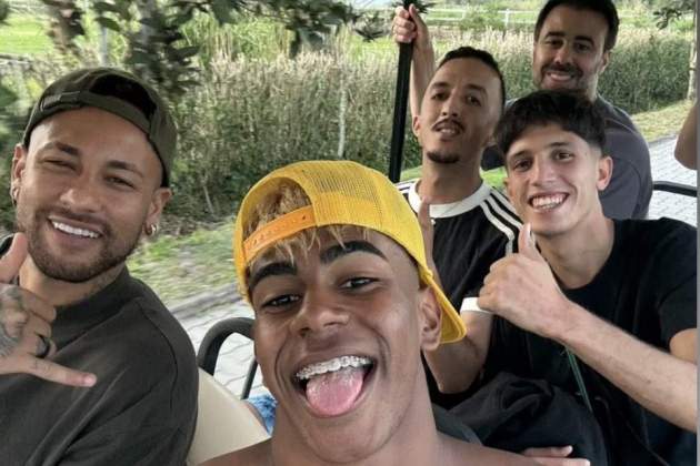Neymar con Lamine y sus amigos en el Brasil / Foto: Instagram Neymar con Lamine y sus amigos en el Brasil / Foto: Instagram