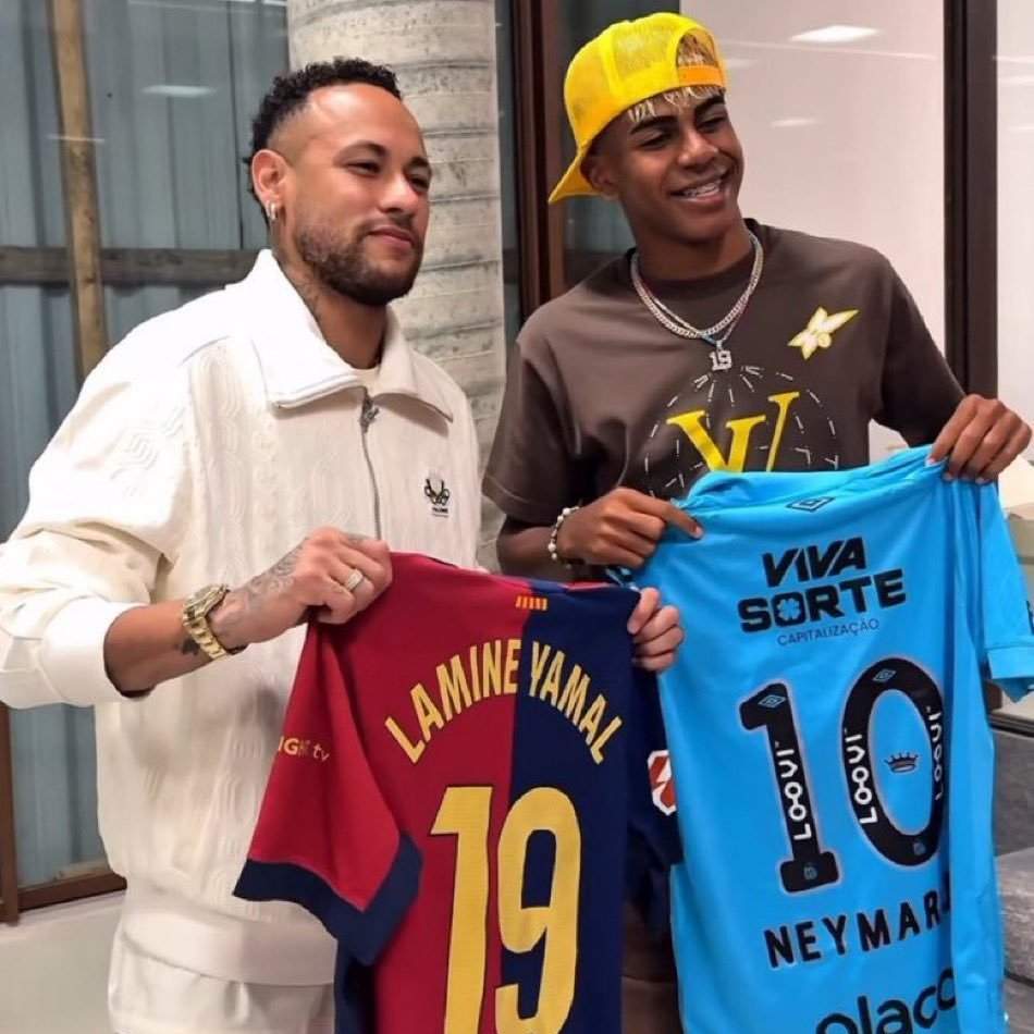 Els dos futbolistes intercanviant la samarreta / Foto: Instagram Els dos futbolistes intercanviant la samarreta / Foto: Instagram