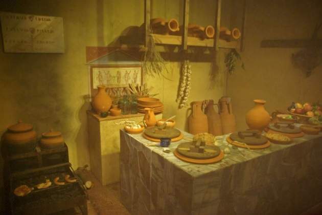 Reconstrucció d'una caupona. Jaciment de Pompeia. Interior. Font Museu de Pompeia Reconstrucció d'una caupona. Jaciment de Pompeia. Interior. Font Museu de Pompeia