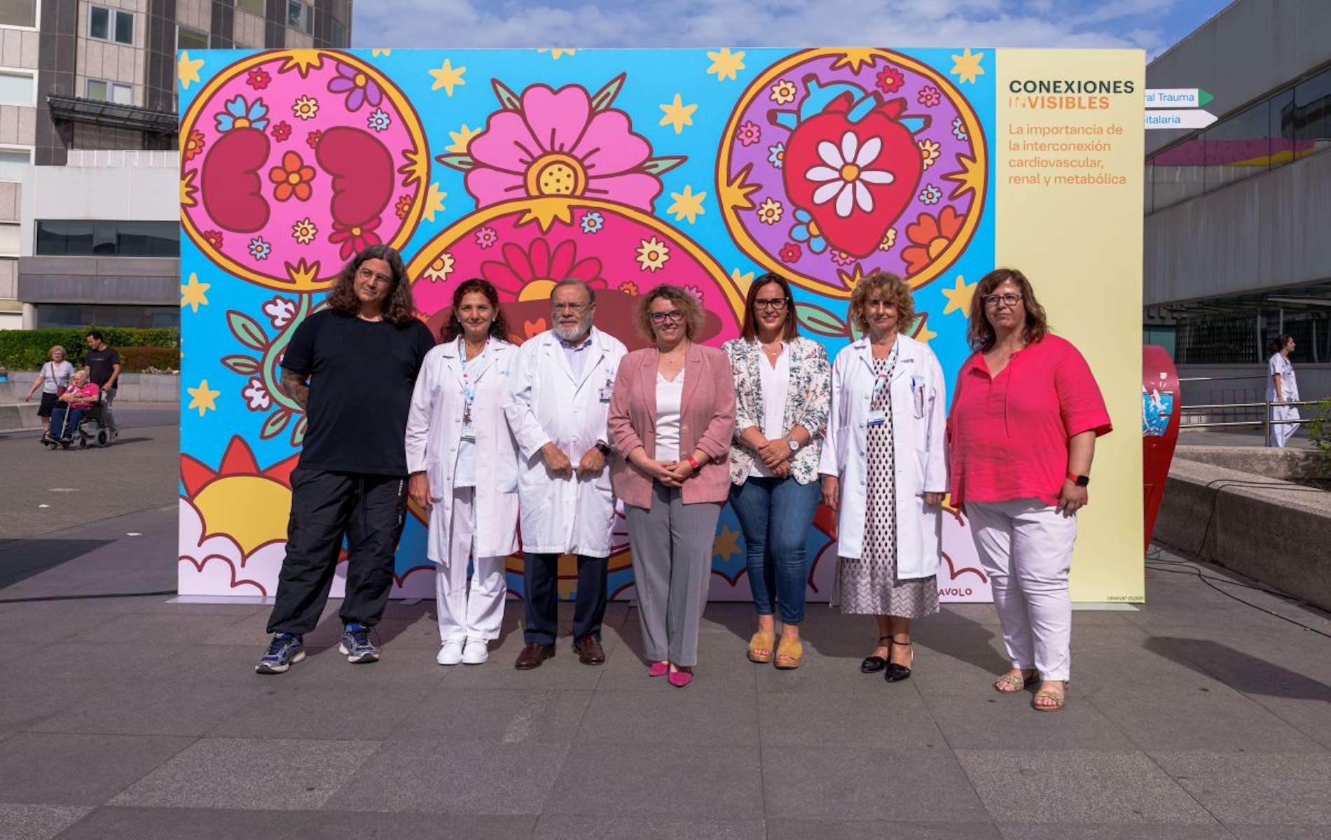L'Hospital Clínic, La Paz de Madrid y el Virgen de la Victor se sumen a la campanya 'Conexiones (In)visibles'