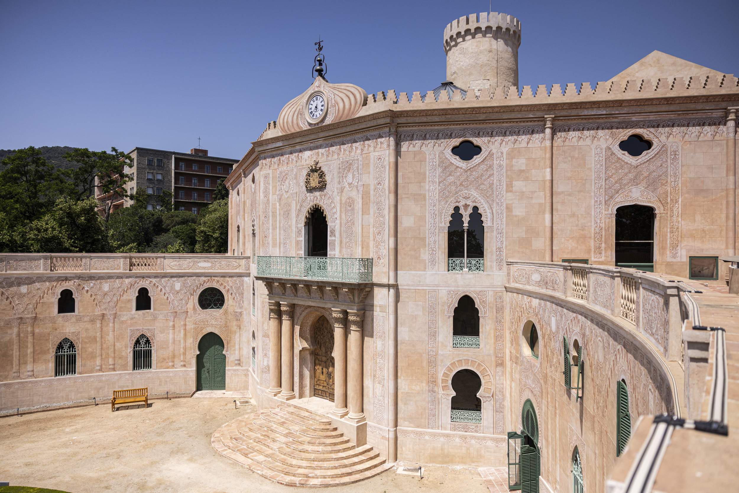 Així es pot visitar de franc el sorprenent Palau del Marquès d’Alfarràs, al parc del Laberint