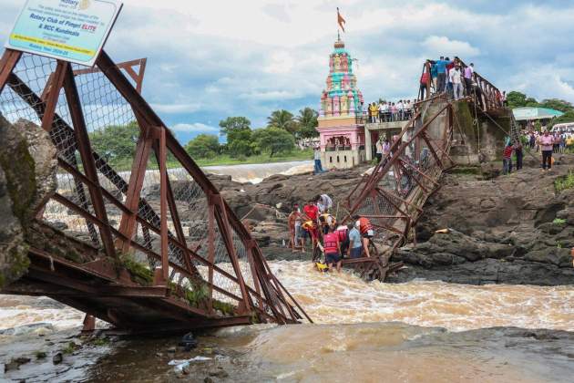 Esfondrament pont india / EFE/STRINGER