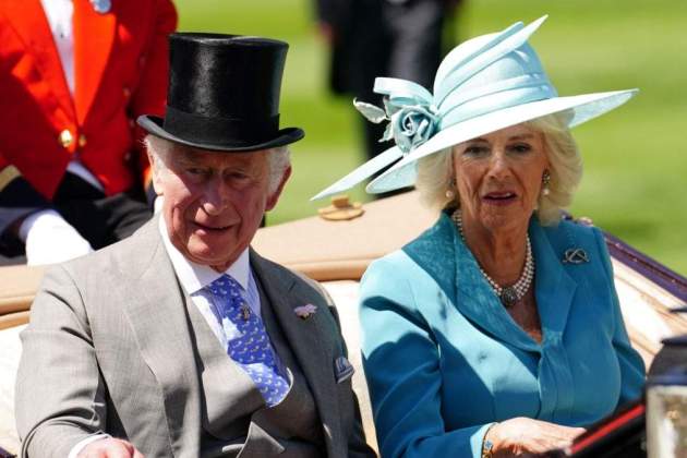 Carles III i Camilla en un carruatge