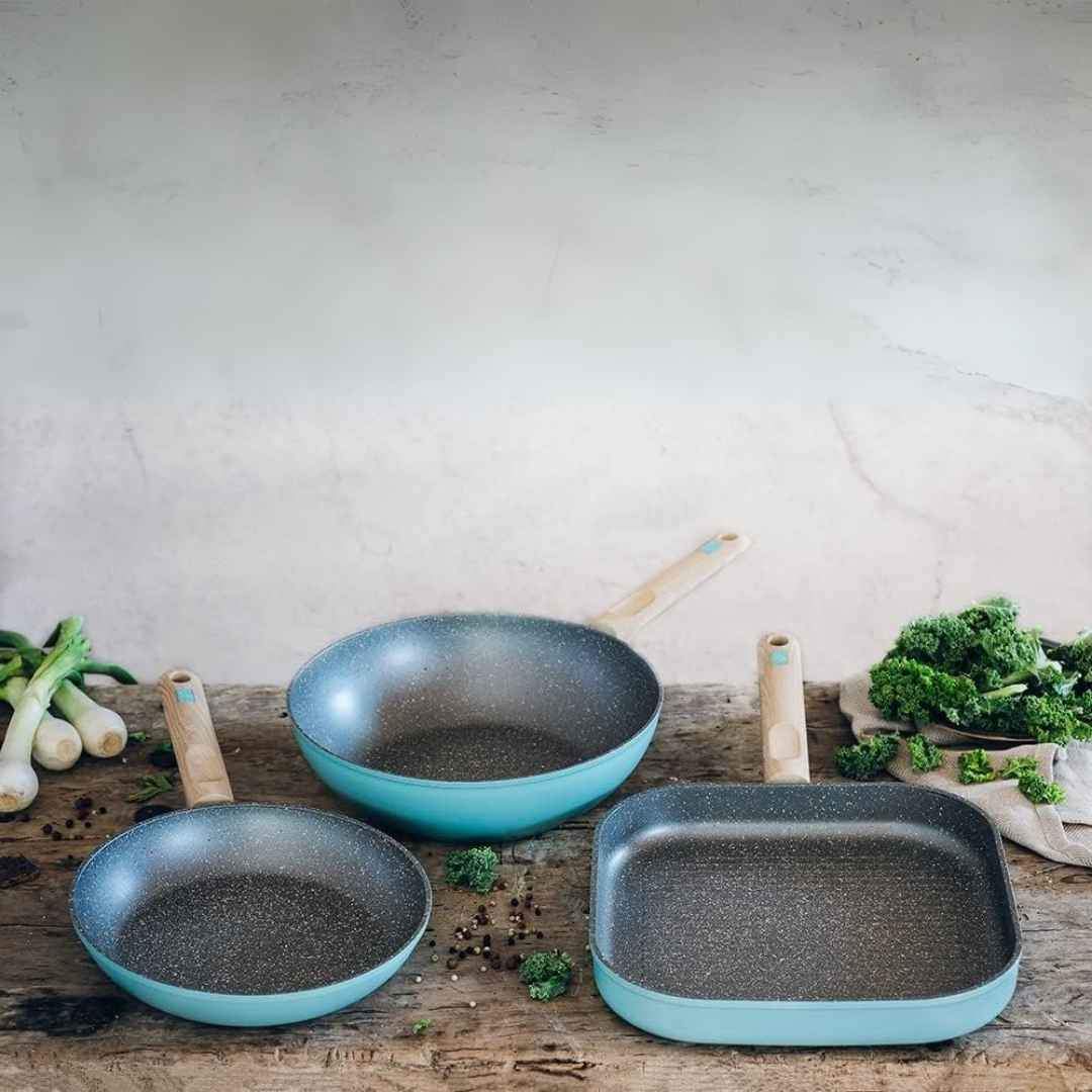 No es solo un diseño bonito: estas sartenes turquesa funcionan con inducción y aguantan lo que les pongas