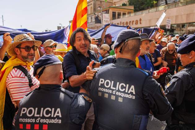 francesc de dalmasses manifestants Montserrat Reis Mossos tensió foto montse giralt francesc de dalmasses manifestants Montserrat Reis Mossos tensió foto montse giralt