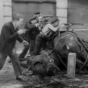 Test 22. La Guerra Civil espanyola a Catalunya. Combats a Barcelona el 19 07 1936. Font Fons Fotografic Agustí Centelles Test 22. La Guerra Civil espanyola a Catalunya. Combats a Barcelona el 19 07 1936. Font Fons Fotografic Agustí Centelles