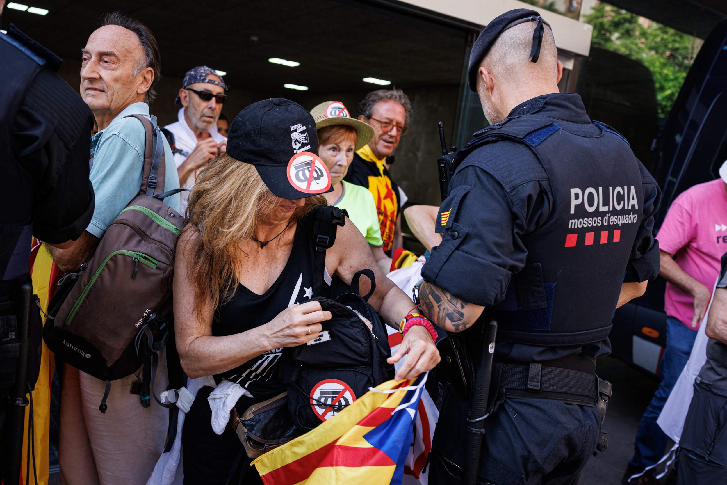 Manifestants Montserrat felip vi foto montse giralt