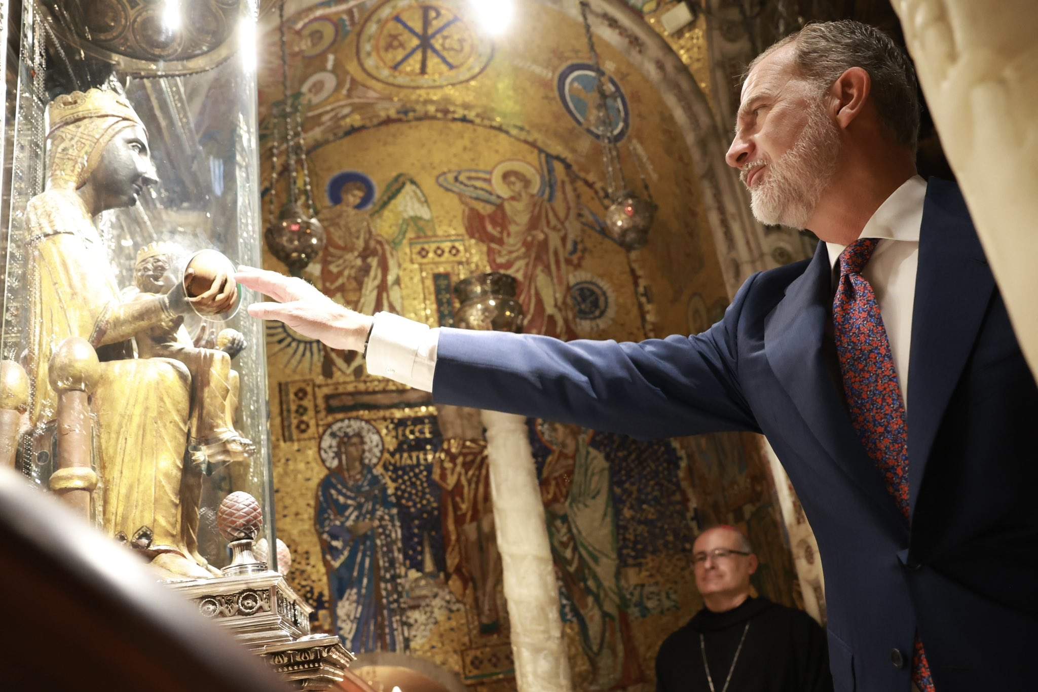 Felip VI, rebut a Montserrat entre protestes i fredor, clama contra les "identitats excloents"