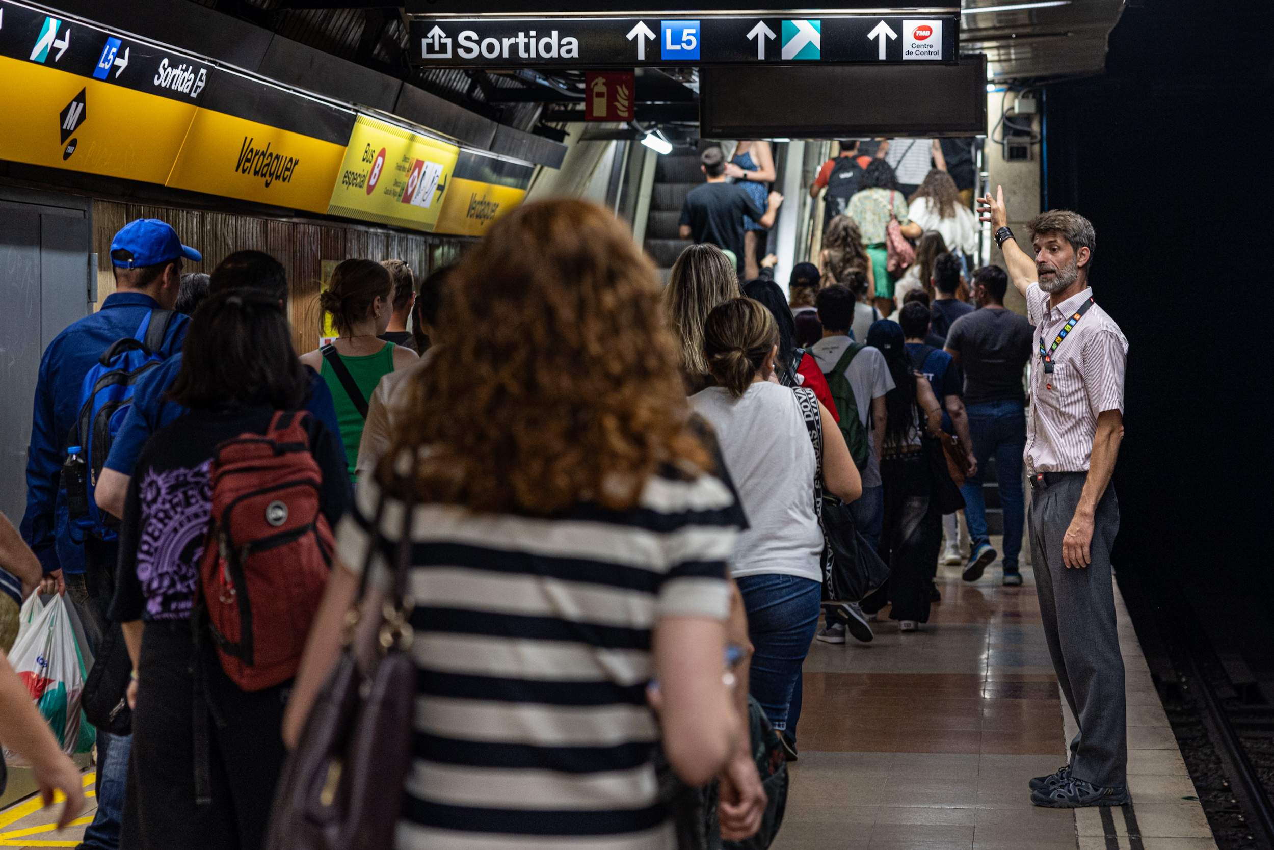 Aglomeracions i despistats: així ha estat l’inici del gran tall de Metro d’aquest estiu a Barcelona