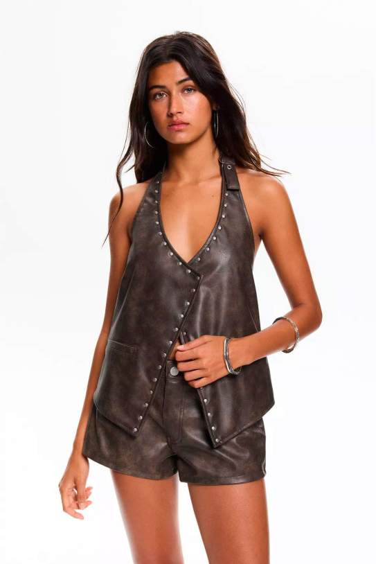 Top halter efecto piel tachas1 Top halter efecto piel tachas1