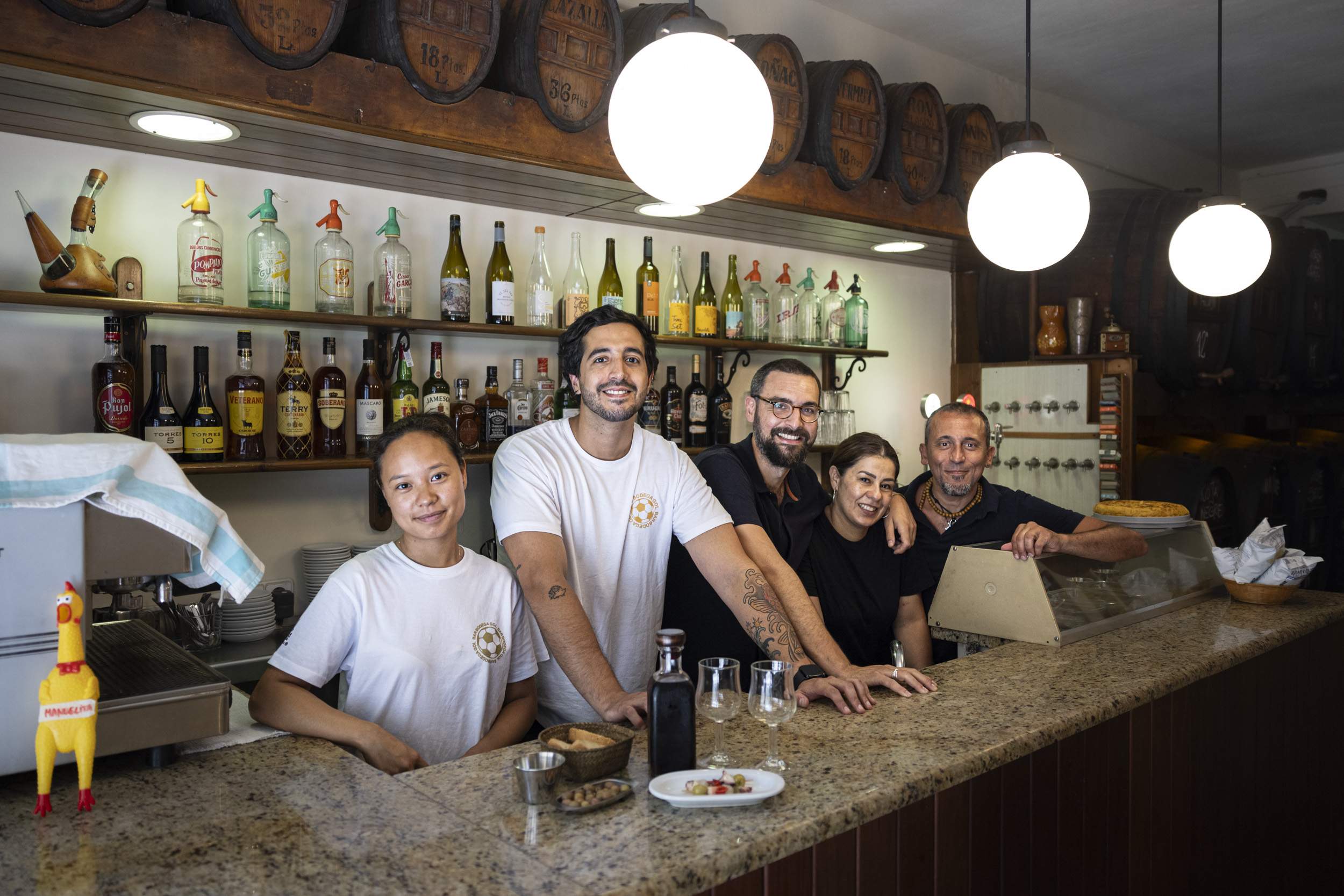 Reabre por sorpresa la mítica bodega del barrio de Gràcia para ofrecer la mejor cocina catalana tradicional