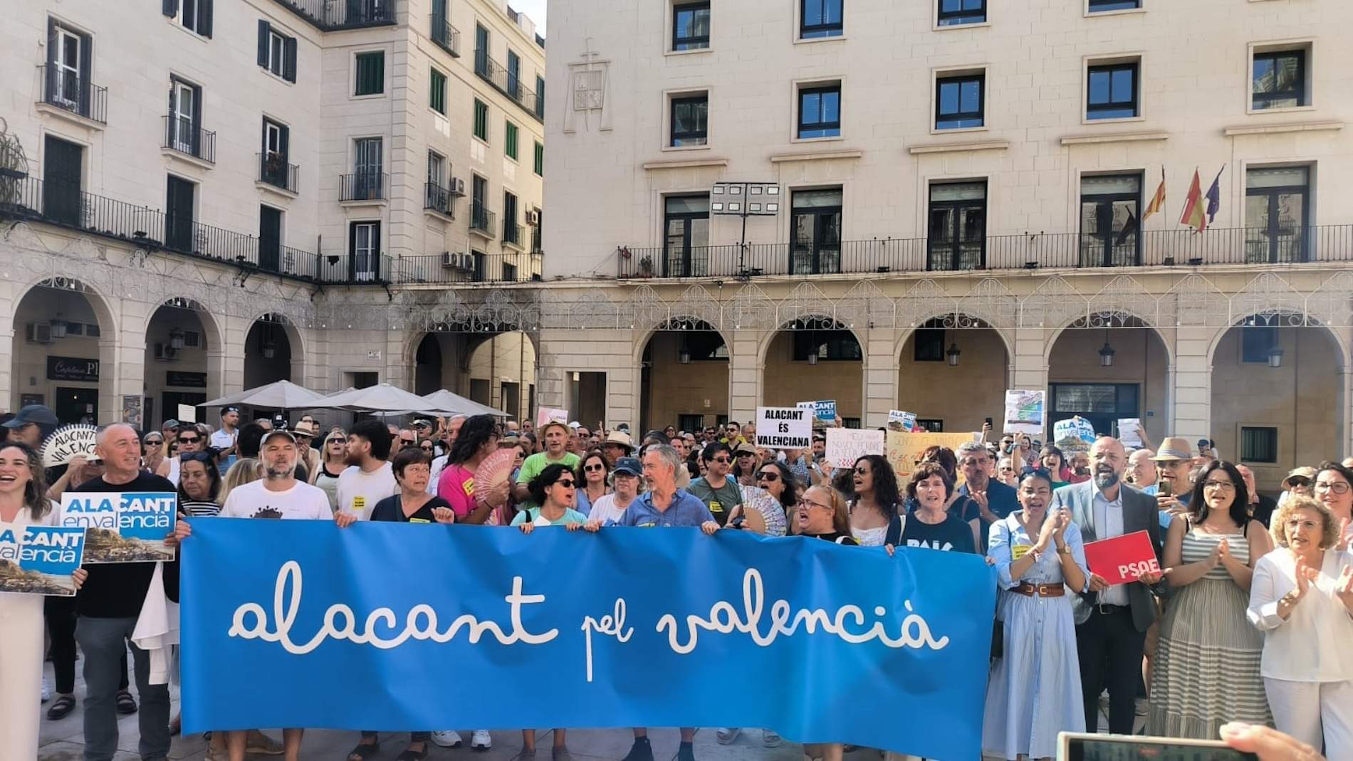 El Ayuntamiento de Alacant del PP pide declarar la ciudad zona castellanohablante haciendo caso a Vox