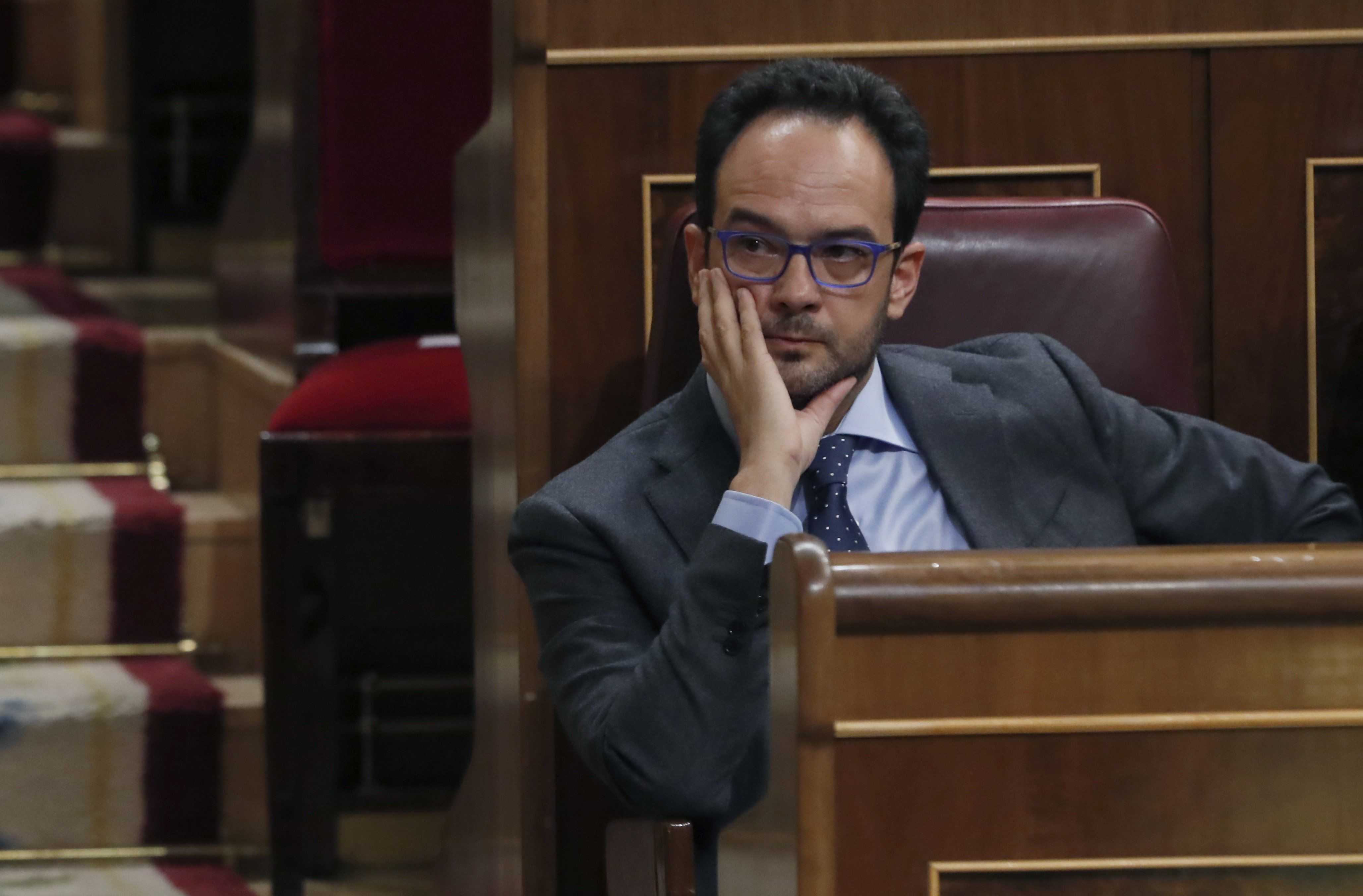 15 diputats del PSOE trenquen la disciplina de vot i diuen 'no' a Rajoy