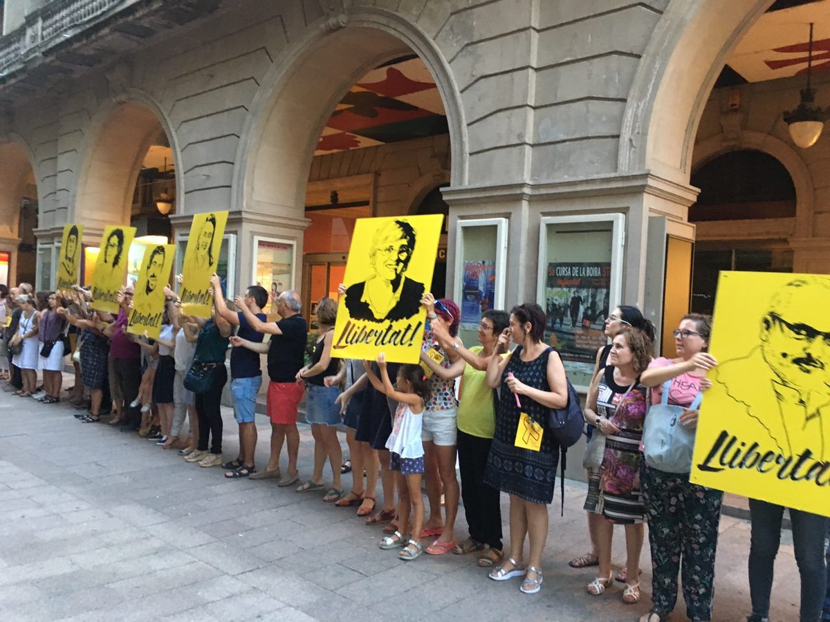 Cadena humana en Lleida por los presos y exiliados
