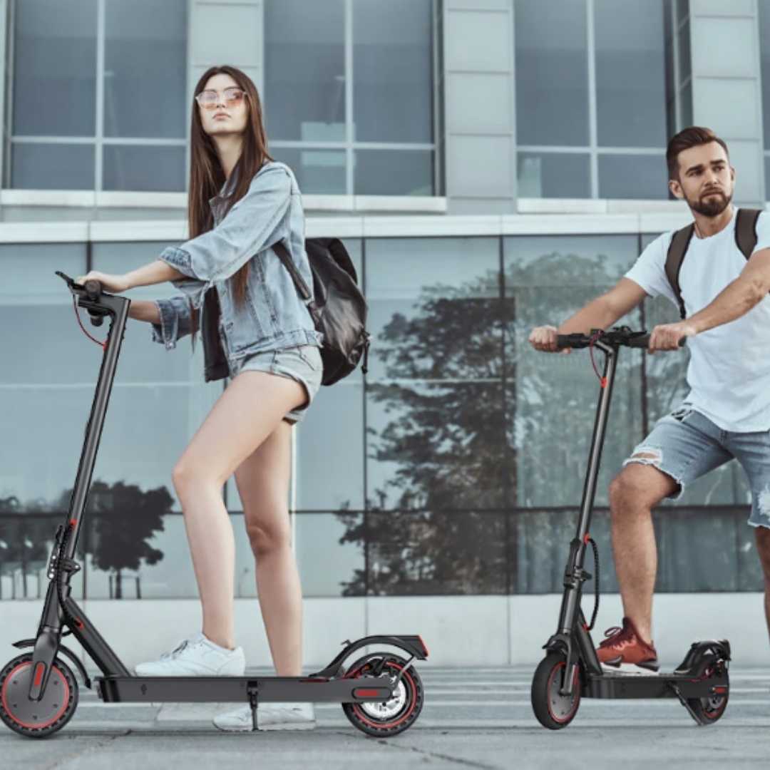 Un patinet elèctric amb motor de 350W i rodes antipinxades que et fa estalviar temps i diners
