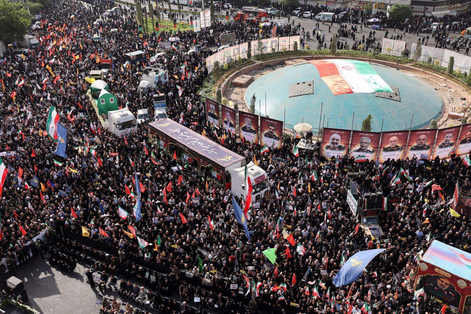 L'Iran celebra un funeral multitudinari per als militars i científics morts pels atacs d'Israel