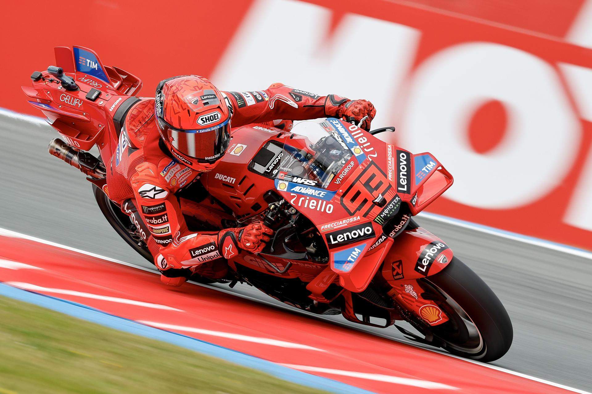 Marc Márquez frena a su hermano Àlex en Assen y alarga su idilio con los sprints