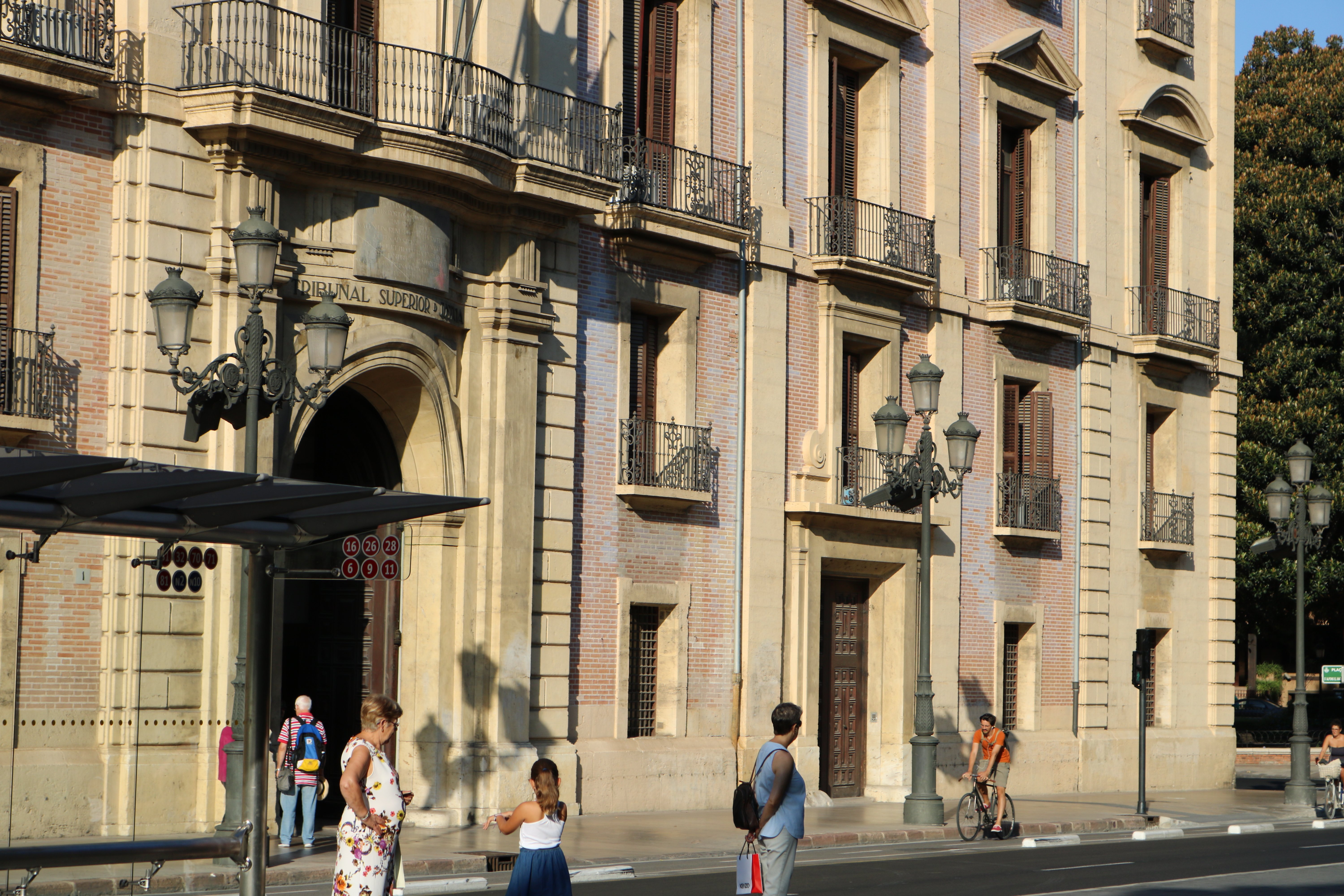 Rebuig sindical a les sentències contràries a l’ús del valencià