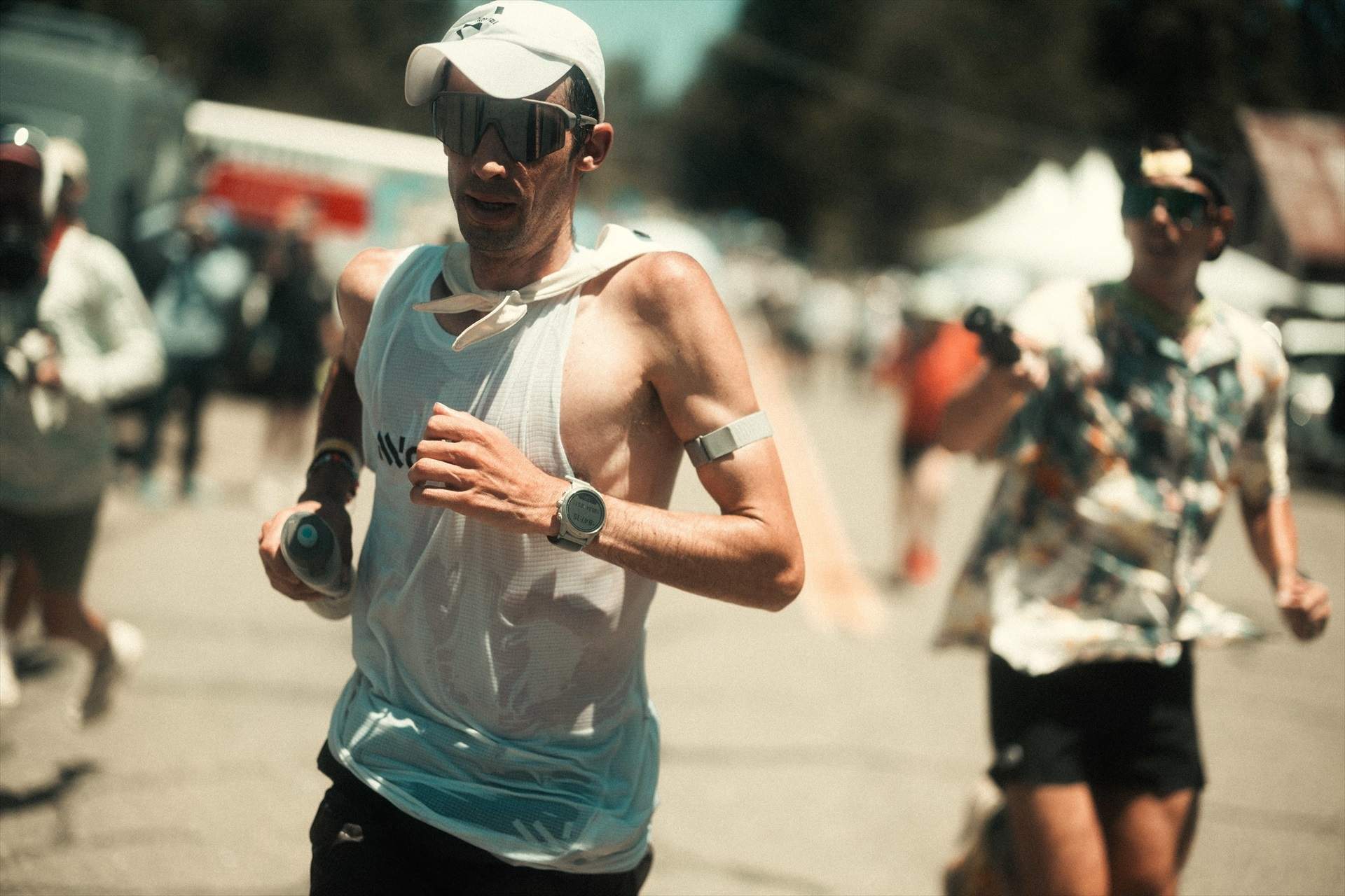Kilian Jornet rebaja en más de una hora su tiempo de 2011, pero termina tercero la Western States 100